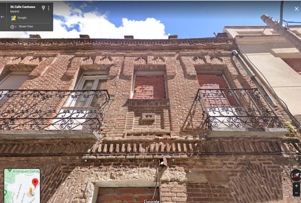 Fachada del edificio derribado por el Ayuntamiento de Madrid con la excusa de combatir la "okupación".
